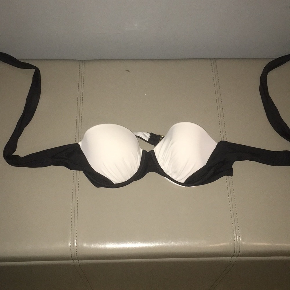 Like new! Victoria's Secret 2 way bathing suit top